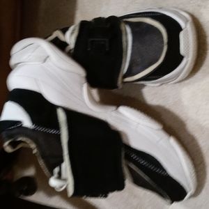 Jeffrey Campbell Snug Lote Blk/Wht Size 9